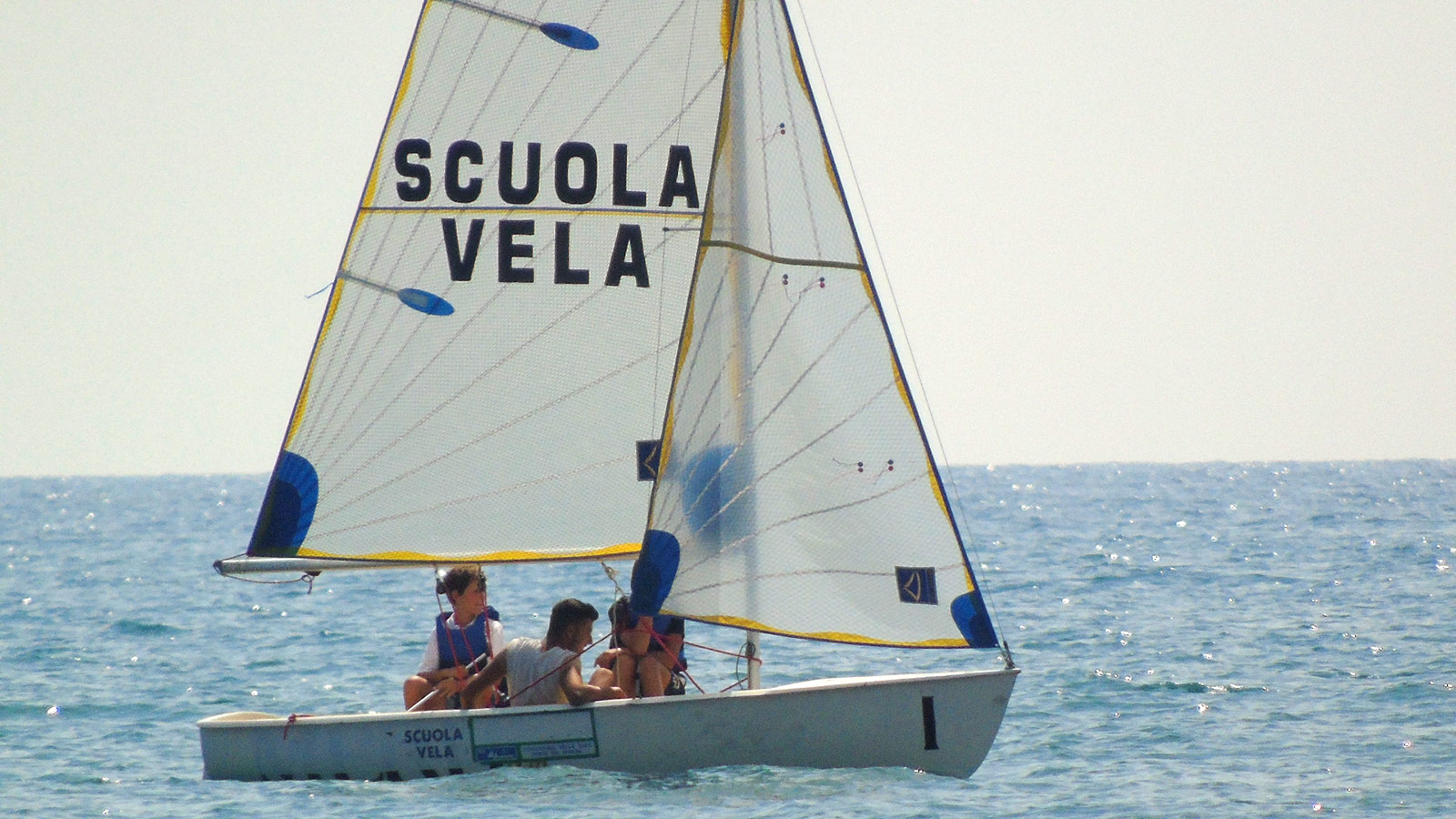 Scuola vela compagnia della vela forte dei marmi